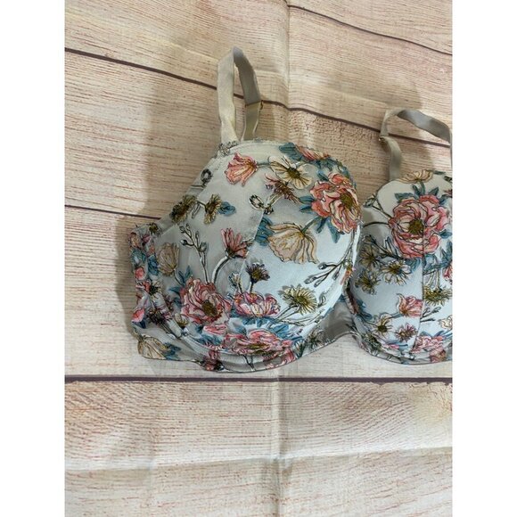 Victoria Secret Women's Underwired Lightly Padded Bra - 38DDD - Picture 2 of 13